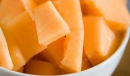 吃哈密瓜嘴角烂了,嘴角烂了需注意