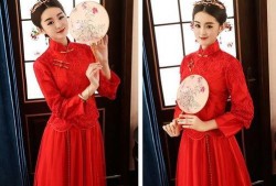 红色中式新娘吃瓜,喜庆氛围浓烈