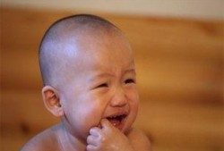 宝宝吃瓜吃的时候吐了