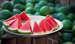 都喜欢吃瓜给我吃得瓜是一个瓜吗,从“都喜欢吃瓜”到“给我吃得瓜”，一瓜难求背后的文化现象