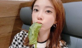 自拍吃瓜,揭秘网红美食背后的故事