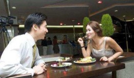 吃别人相亲的瓜,揭秘那些被偷听的甜蜜与尴尬