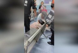 吃瓜女子互殴,一场网络围观下的道德拷问