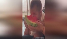 孙子和奶奶吃瓜,孙子与奶奶的甜蜜瓜趣时光