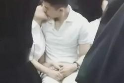 情侣亲吻吃瓜,情侣亲吻引发的吃瓜热潮