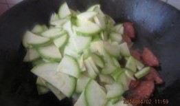 吃小白瓜的害处,揭秘食用不当的五大风险