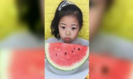 猫吃瓜现场视频,萌态百出，笑料连连