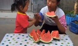 送瓜给奶奶吃,孝心暖奶奶心