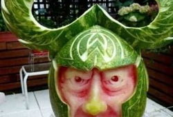 幼儿吃瓜姿势奇葩图片,解锁夏日清凉新姿势