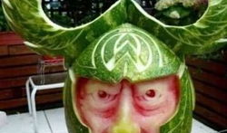 幼儿吃瓜姿势奇葩图片,解锁夏日清凉新姿势