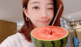 自拍吃瓜,揭秘网红美食背后的故事