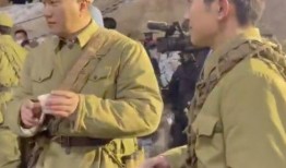 大兵来到地里吃瓜,一场欢乐的“吃瓜”之旅