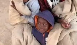 裹着被子吃瓜,裹被吃瓜的惬意时光