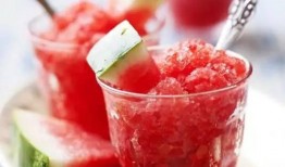 河南南阳吃瓜女生,网络热议背后的社会观察