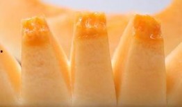 吃黄色蜜瓜,甜蜜滋味尽享一夏