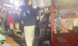 街边吃瓜阿姨视频,揭秘日常生活中的欢乐点滴