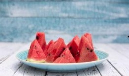 岑岑认真吃瓜,揭秘娱乐圈那些事儿