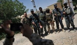 大兵来到地里吃瓜,一场欢乐的“吃瓜”之旅