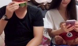 尴尬吃瓜合拍,揭秘网络热梗背后的趣味与争议