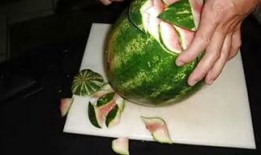 国外爆料吃瓜,吃瓜群众热议的爆料事件大盘点