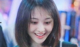 郑爽善良吃瓜图片,吃瓜群众眼中的暖心女神